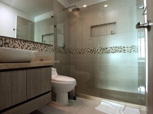 Bathroom sa Palmetto Sunset 2903 with an amazing ocean view