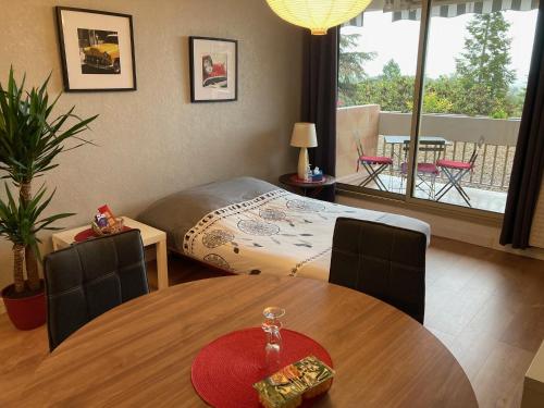 O zonă de relaxare la Appartement 2 P 5 PER ENTRE BEAUVAL & CHENONCEAU