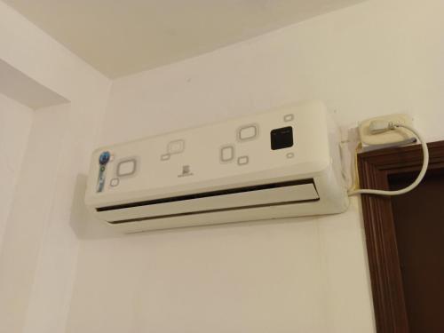 a white air conditioner hanging on a wall at Habitaciones en el Rodadero Sur in Gaira