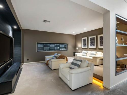 Ruang duduk di Sublime Contemporary Designer Villa with Pool and Sauna