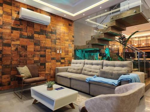 a living room with a couch and a table at Alto Padrón. Para exigentes in Ciudad del Este