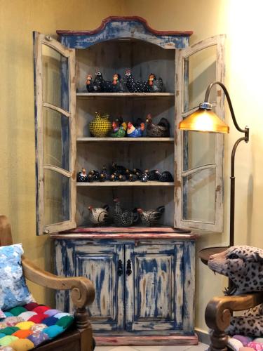 a cabinet filled with lots of figurines in a room at Hotel Villa de Minas in Monte Sião