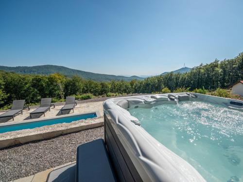Hồ bơi trong/gần Chalet Vršak by Interhome