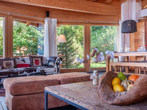Zona d'estar a Chalet Sebas by Interhome