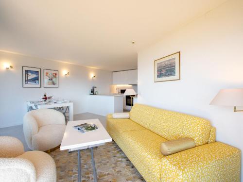 Ruang duduk di Apartment Le Bristol C32 by Interhome