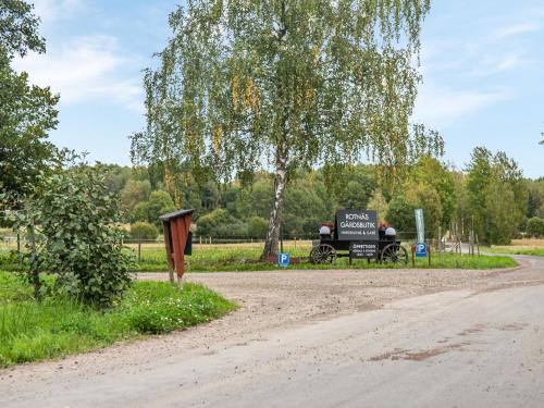 a park with a car parked next to a dirt road at Holiday Home Gapern by Interhome in Killstad