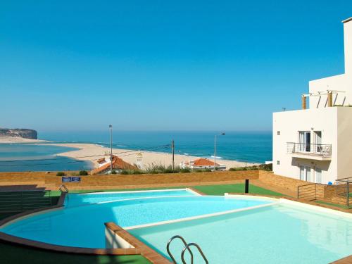 - une piscine avec vue sur l'océan dans l'établissement Apartment Panoramico - FDA115 by Interhome, à Foz do Arelho