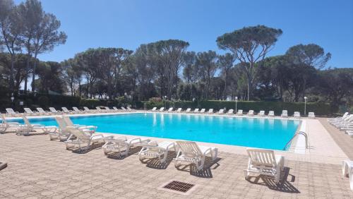Photo de la galerie de l'établissement Chez K&D Studio 4, terrasse et piscine, à Saint-Raphaël
