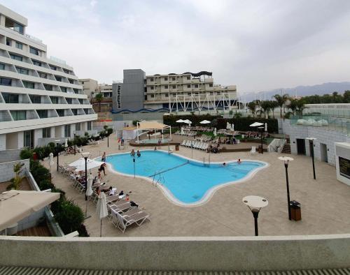 Vaade basseinile majutusasutuses Or suite sea side Eilat - אור סויט סי סייד אילת või selle lähedal