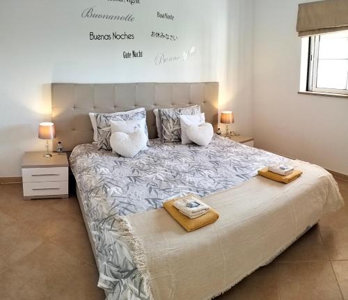 Postel nebo postele na pokoji v ubytování Appartement Willy St. James Luz