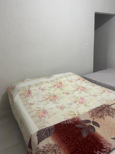 Een bed of bedden in een kamer bij Casa aconchegante en indaiatuba!