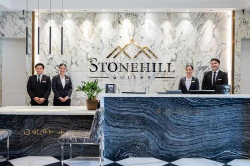 Μέλη του προσωπικού του Stonehill Suites