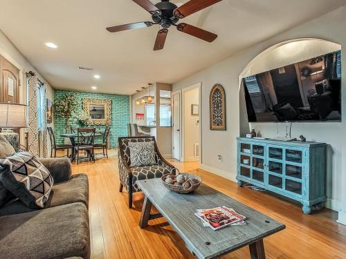a living room with a couch and a table at Quiet Plaza Two bedroom 2 Bathroom in Kansas City