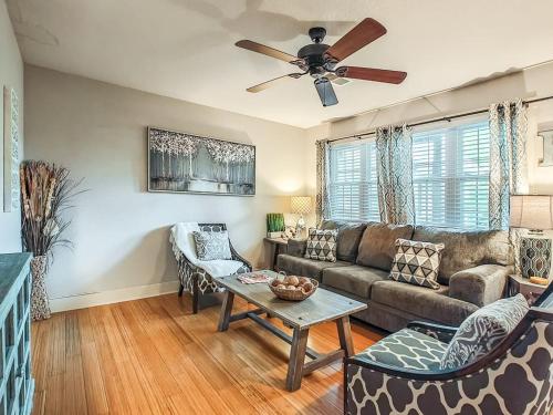 a living room with a couch and a ceiling fan at Quiet Plaza Two bedroom 2 Bathroom in Kansas City