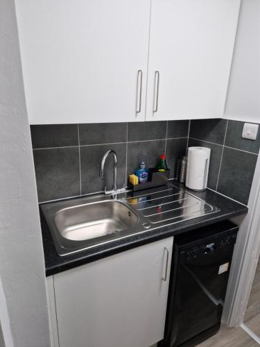 Η κουζίνα ή μικρή κουζίνα στο Birtley's Amethyst 3 bedroom Apt sleeps 6 Guest