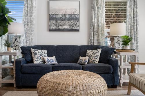 Χώρος καθιστικού στο Sand Buckets Unit A, Ocean View Beach Townhouse