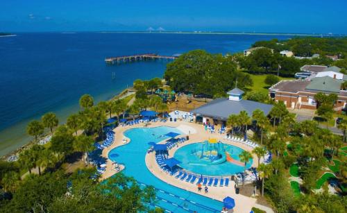 een uitzicht over een zwembad in een resort bij 3/2.5 mid island home across from Sea Palms Golf Course! in Saint Clair Estates
