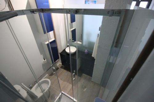 a small bathroom with a shower and a toilet at La Casita de Vicálvaro in Madrid