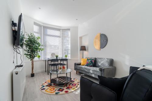 Dyke Apartment