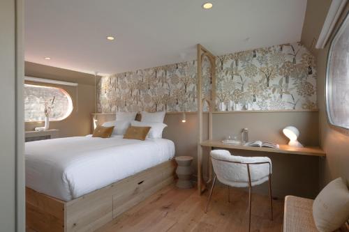 Ένα ή περισσότερα κρεβάτια σε δωμάτιο στο LA PENICHE - Bed And Bicycle - Vienne