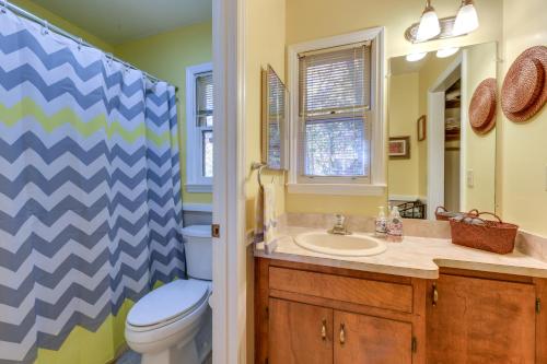 een badkamer met een wastafel, een toilet en een spiegel bij Villa lAbri Magical Maggie Valley Escape! in Maggie Valley