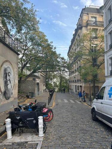 appartement trois pièces au cœur de Montmartre