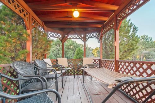Arizona Escape with Patio, Grill, and Fire Pit! – Photos 2