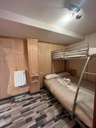 a bedroom with a bunk bed in a room at SANT MORITZ CON GARAJE in Sierra Nevada