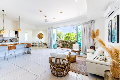 Sea La Vie Suites - By The Beach