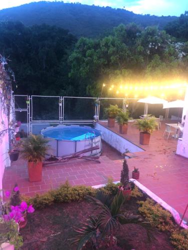 a patio with a swimming pool on top of a house at Espectacular Casa Campestre Frente al Río Fonce in San Gil