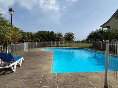 Bazén v ubytování KANOA LODGE piscine et vue mer nebo v jeho okolí