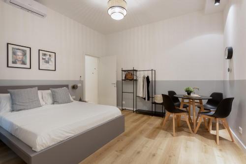 Foto Stylish Gem in Historic Trieste for 4 guests 1