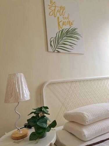 Ένα ή περισσότερα κρεβάτια σε δωμάτιο στο Warm Time Cabin 2BR Condo Unit