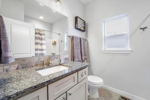 Un baño de Travelers Hideout #1