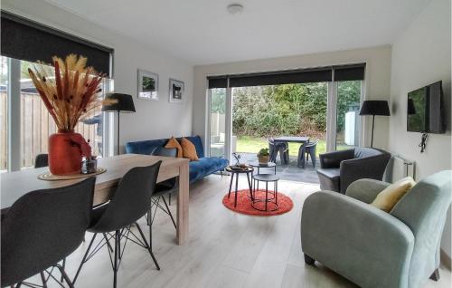 a living room with a table and chairs at 2 Bedroom Awesome Home In Heinkenszand in Heinkensand