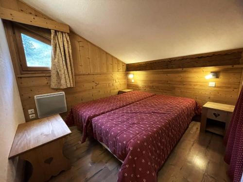 A bed or beds in a room at Appartement Les Menuires, 4 pièces, 6 personnes - FR-1-452-107