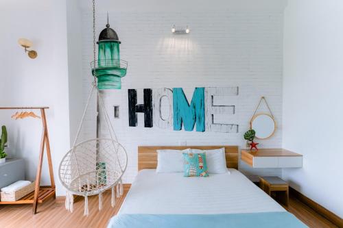 a bedroom with a swing bed and a sign that reads mom at Blossom Sea Homestay Quy Nhơn in Quy Nhon