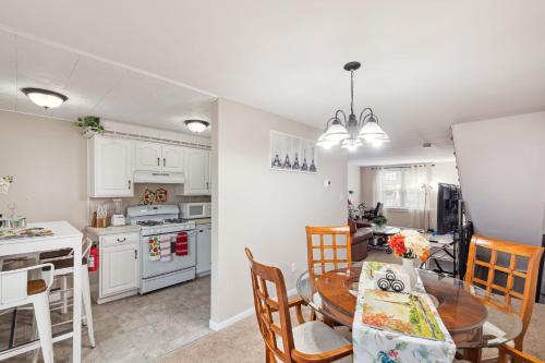 Gallery image of Charming Glenolden Townhouse in Glenolden