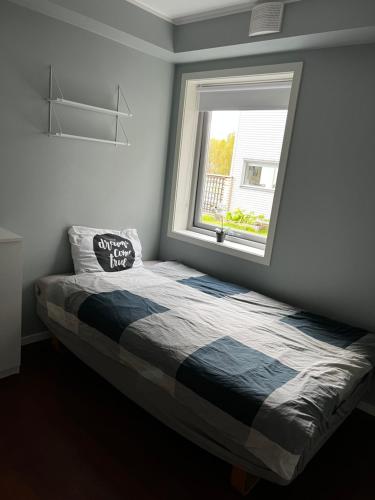 Postel nebo postele na pokoji v ubytování Modern apartment with carport near city center
