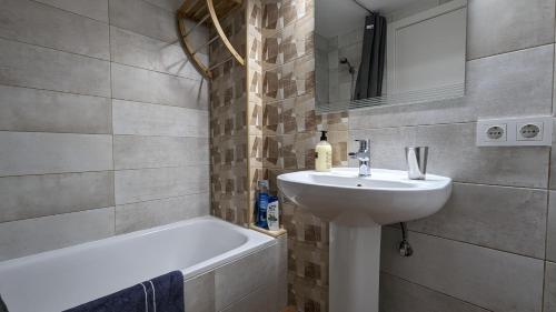 PINTOR SOROLLA sea view apartment photo 14