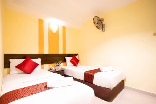 Ένα ή περισσότερα κρεβάτια σε δωμάτιο στο Sun Inns Hotel KopKastam Kelana Jaya