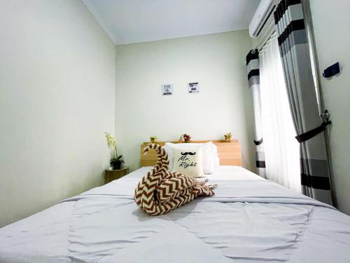 מיטה או מיטות בחדר ב-Homestay Kamar Tamu Sedayu