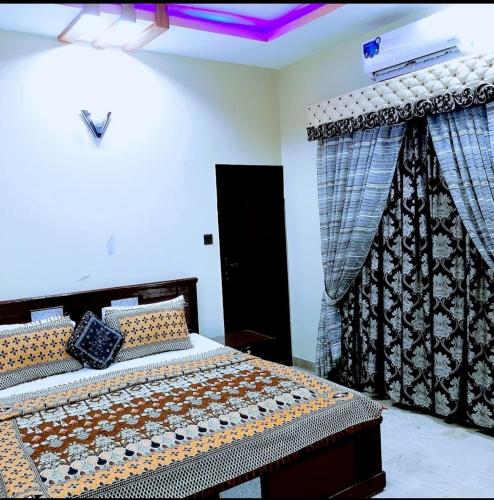 Katil atau katil-katil dalam bilik di Galaxy Inn - Near Jinnah International Airport Branch