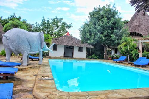 The swimming pool at or close to Diani Beach Greenland Villa 2 Bedroom