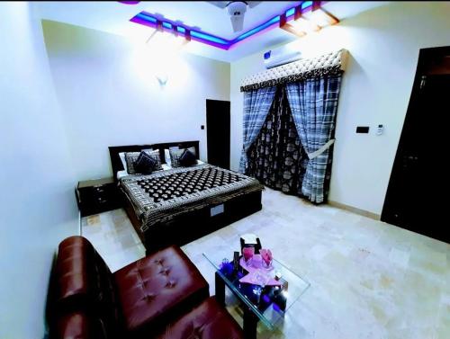 Katil atau katil-katil dalam bilik di Galaxy Inn - Near Jinnah International Airport Branch