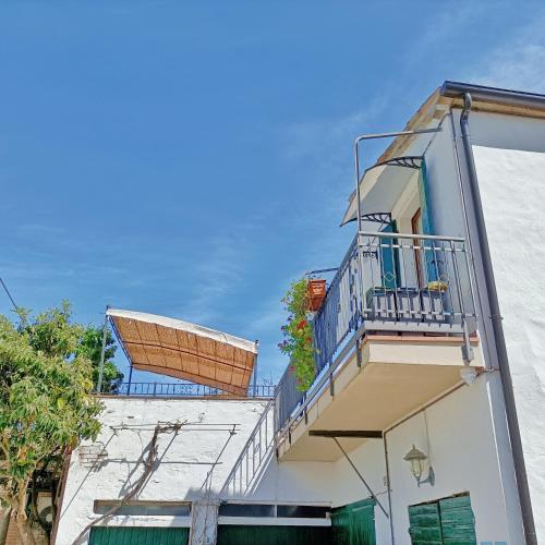 a building with a balcony and a blue sky at Appartamento Maria Vittoria - Morciano di Romagna in Morciano di Romagna