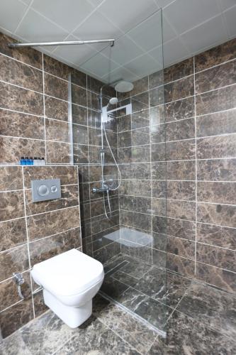 Un baño de Riva Hotel Alsancak