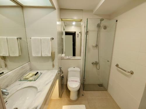 Un baño de Ramada by Wyndham Multan