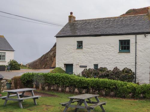 Gallery image of Corner Cottage in Penzance