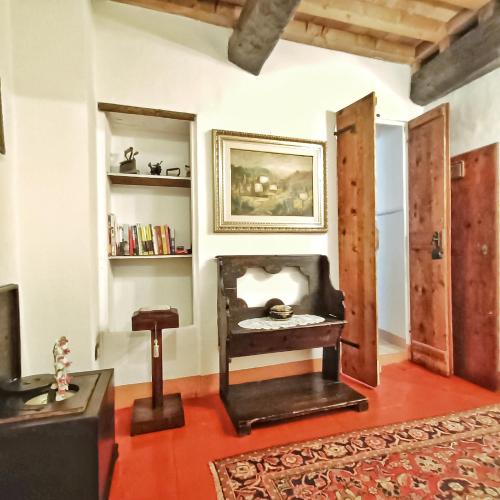 a living room with a table and a fireplace at Appartamento Maria Vittoria - Morciano di Romagna in Morciano di Romagna